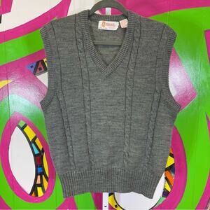 Indian Brand Sportswear, Knit Sweater Vest. Size Medium. Excellent Condition!
